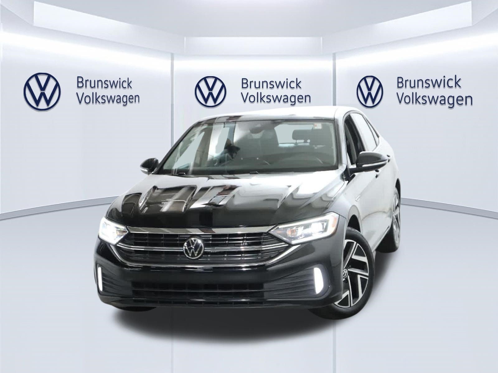 Used 2024 Volkswagen Jetta SEL FWD image 3