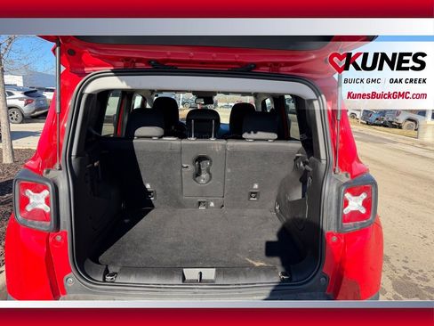 Used 2021 Jeep Renegade Latitude w/ Convenience Group image 4