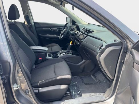 Used 2020 Nissan Rogue S FWD image 37