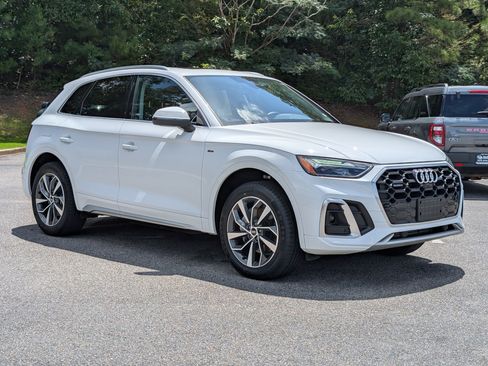 Used 2023 Audi Q5 2.0T Premium Plus w/ Premium Plus Package AWD/4WD image 11