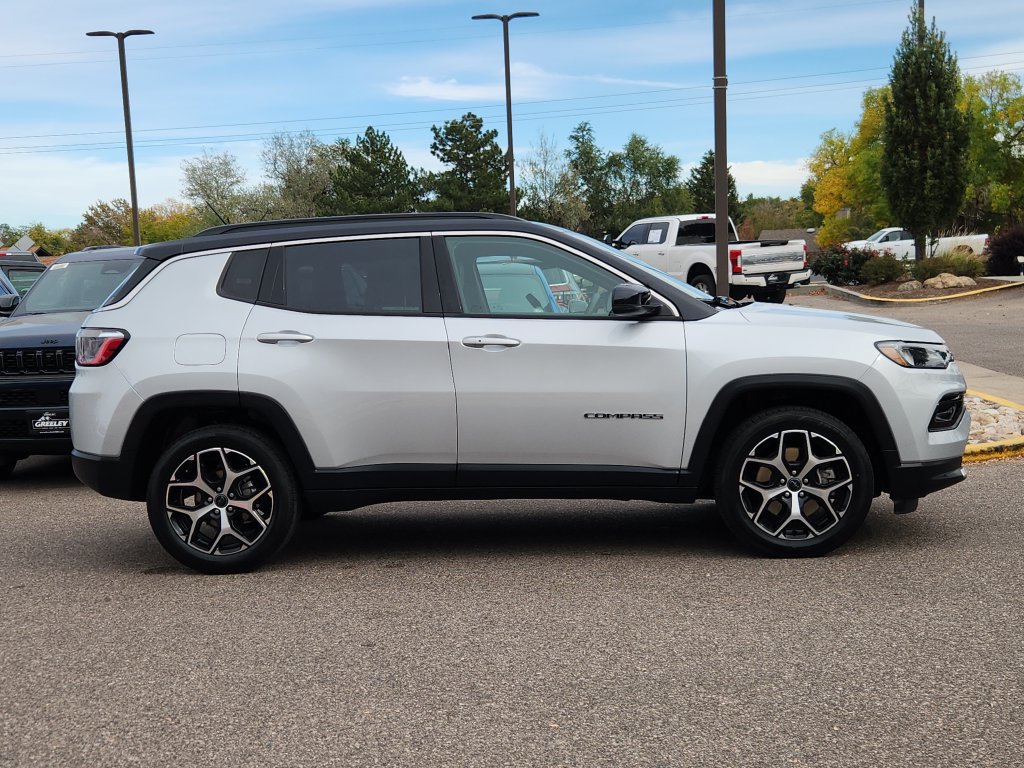 Used 2025 Jeep Compass Limited AWD/4WD image 2