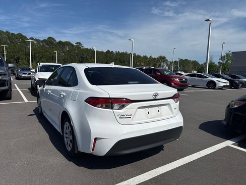 Used 2025 Toyota Corolla LE image 3