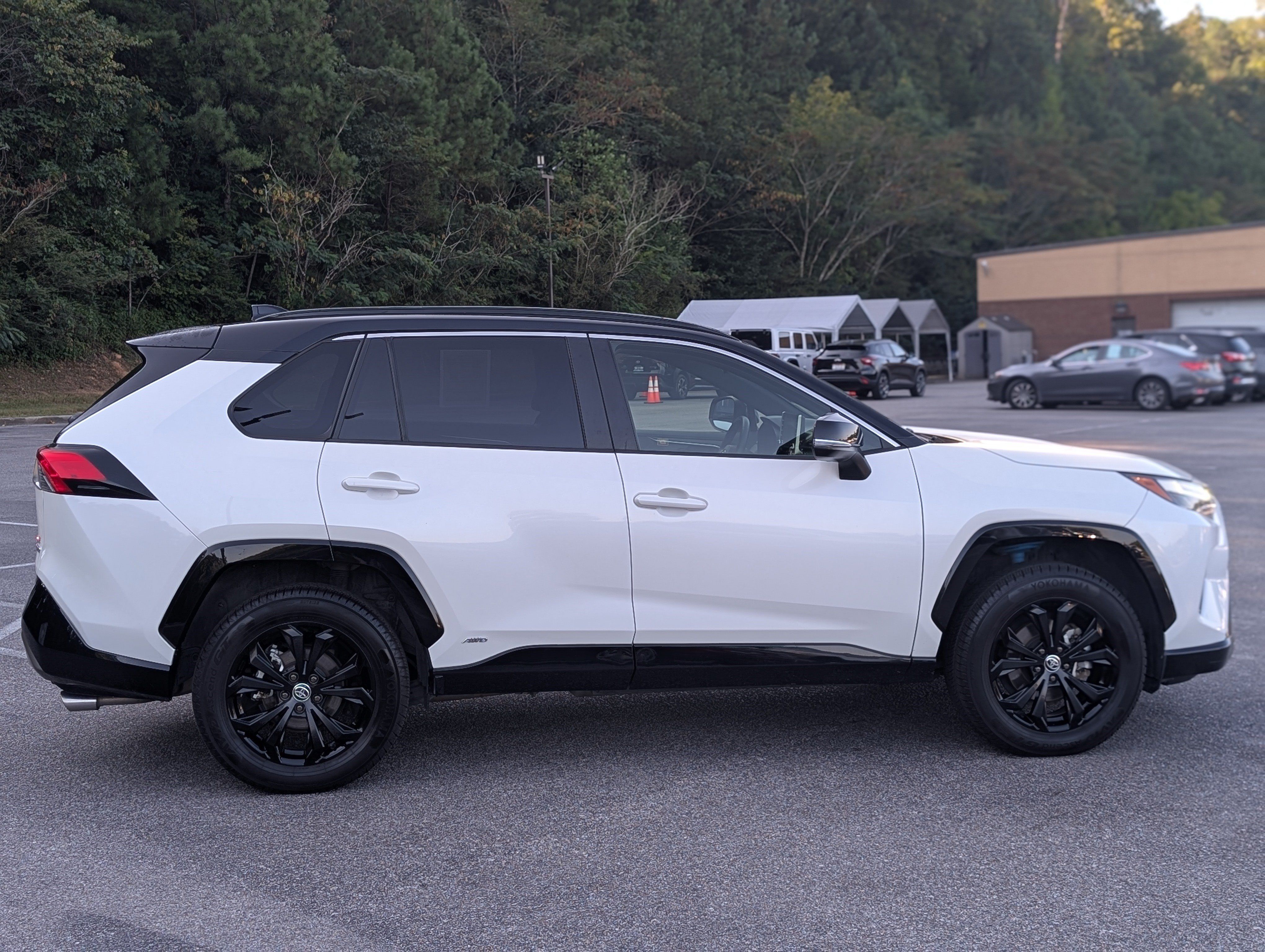 Used 2022 Toyota RAV4 XSE w/ XSE Grade Weather Package AWD/4WD image 10