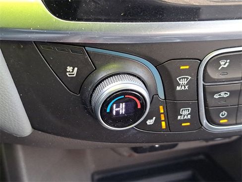 Used 2018 Chevrolet Traverse Premier image 16