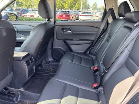 Used 2023 Nissan Rogue SL FWD image 18