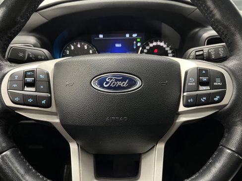 Used 2023 Ford Explorer XLT image 17