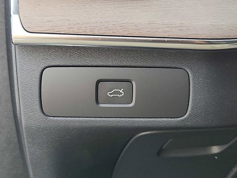 Used 2026 Volvo XC90 B6 Plus w/ Protection Package Premier image 22