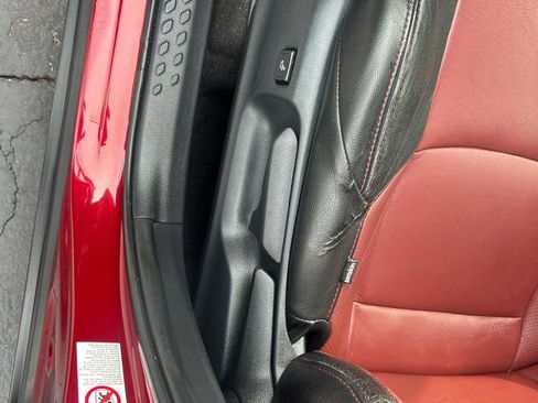 Used 2018 Toyota C-HR XLE FWD image 13