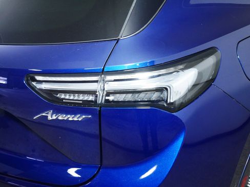 Used 2023 Buick Envision Avenir image 17