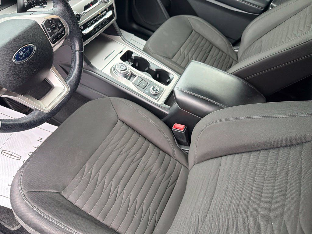 Used 2021 Ford Explorer XLT AWD/4WD image 17
