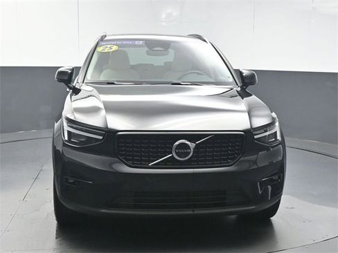 Used 2025 Volvo XC40 B5 Ultra image 3