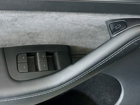 Used 2023 Tesla Model Y Long Range AWD/4WD image 15