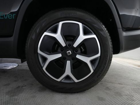 Used 2024 Rivian R1S Adventure AWD/4WD image 9