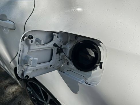 Used 2016 Toyota Camry LE FWD image 34