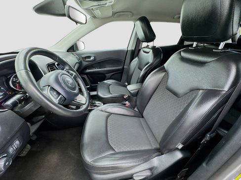 Used 2019 Jeep Compass Latitude FWD image 13