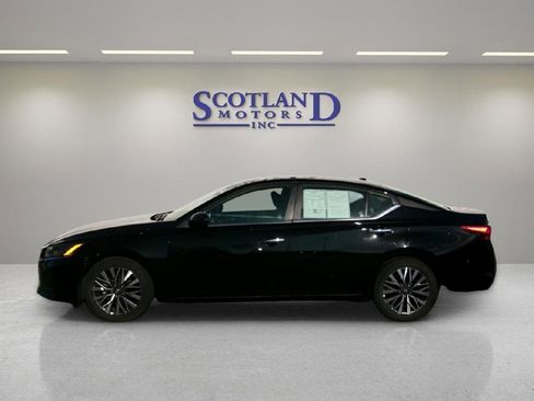 Used 2025 Nissan Altima 2.5 SV FWD image 1