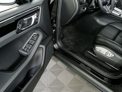 Certified 2026 Porsche Macan Turbo AWD/4WD image 8