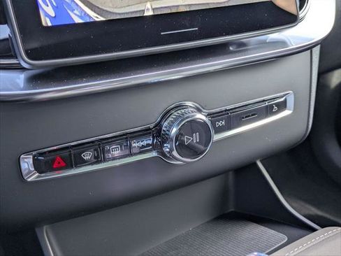 New 2026 Volvo XC90 B6 Plus w/ Protection Package Premier image 8