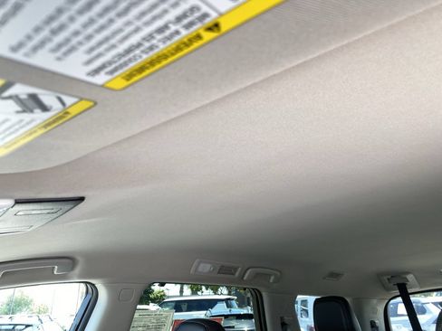 Certified 2024 Nissan Pathfinder SL FWD image 33