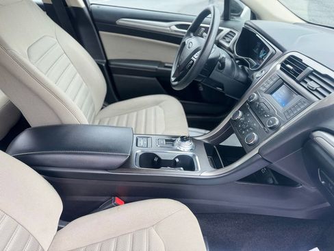 Used 2018 Ford Fusion S FWD image 33