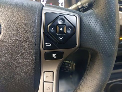 Used 2022 Toyota 4Runner SR5 Premium image 18