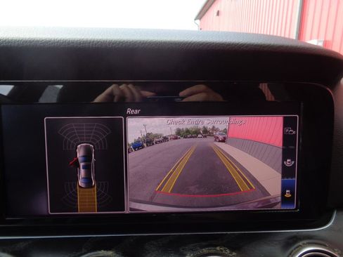 Used 2018 Mercedes-Benz E 400 4MATIC Sedan image 11