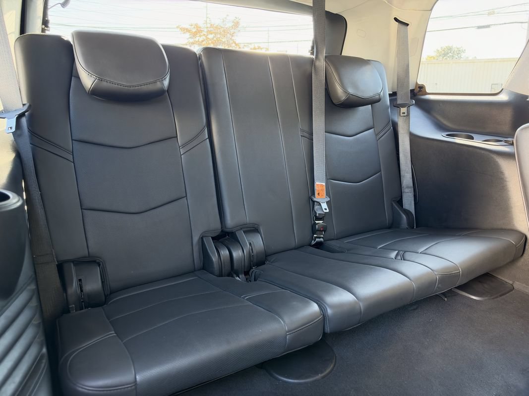 Used 2019 Cadillac Escalade Luxury AWD/4WD image 16