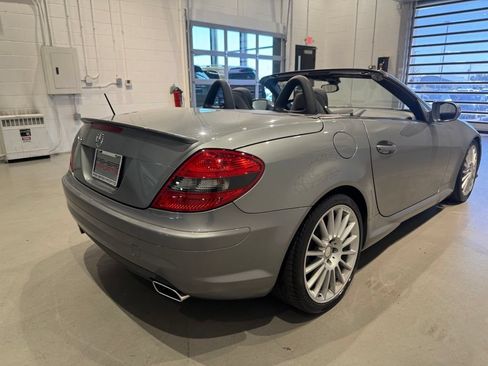 Used 2010 Mercedes-Benz SLK 300 image 7