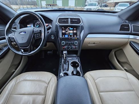 Used 2017 Ford Explorer XLT w/ Equipment Group 202A image 32