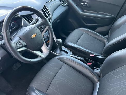 Used 2022 Chevrolet Trax LT w/ LT Convenience Package AWD/4WD image 12