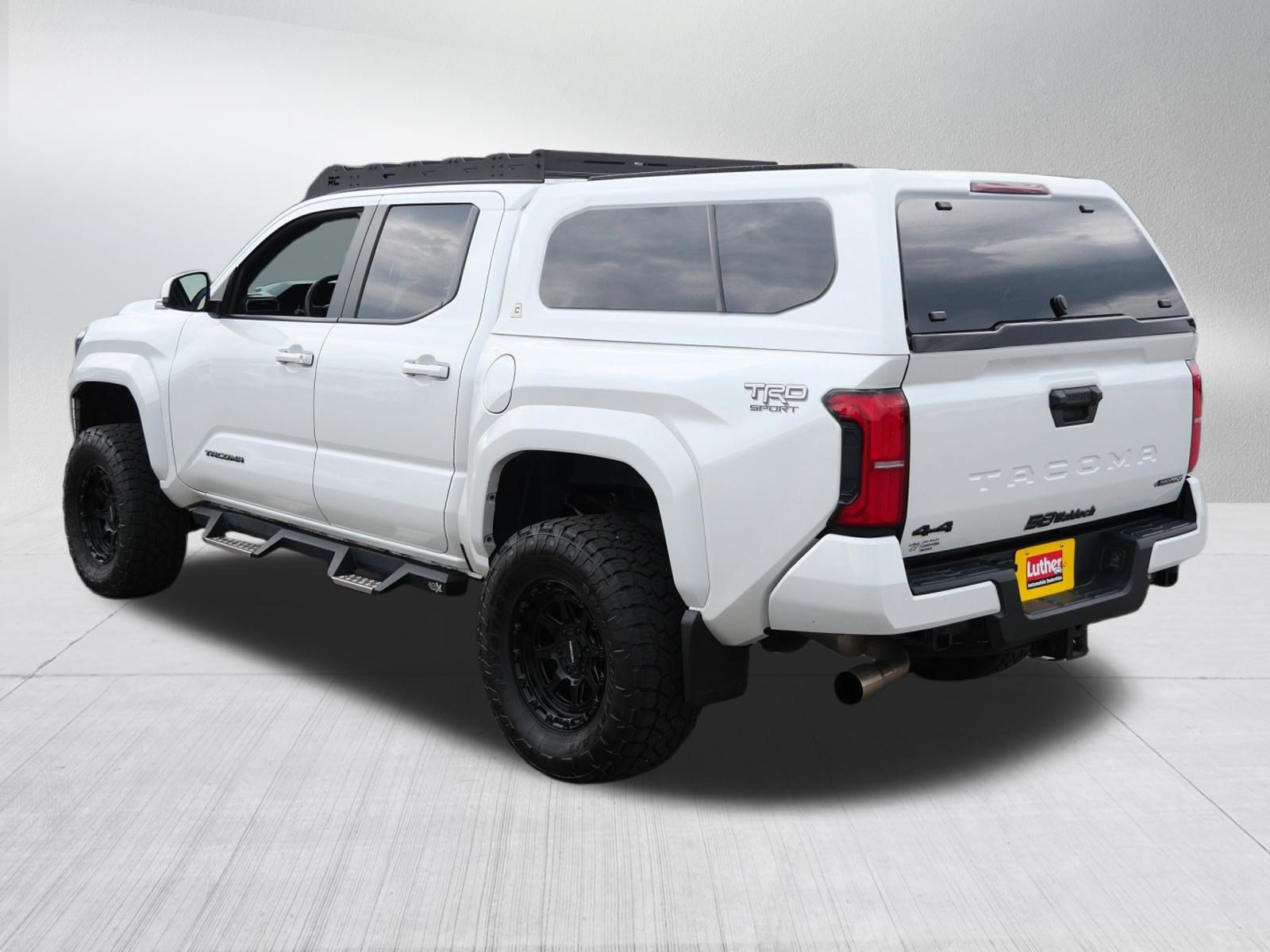 Used 2025 Toyota Tacoma TRD Sport AWD/4WD image 5