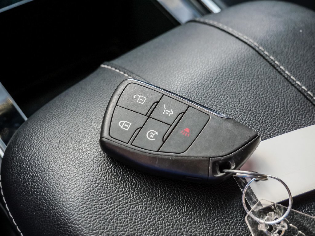Used 2025 Chevrolet Traverse LT FWD image 38
