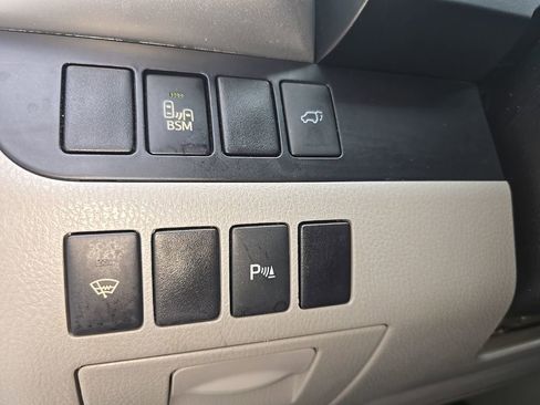 Used 2016 Toyota Highlander Limited image 18