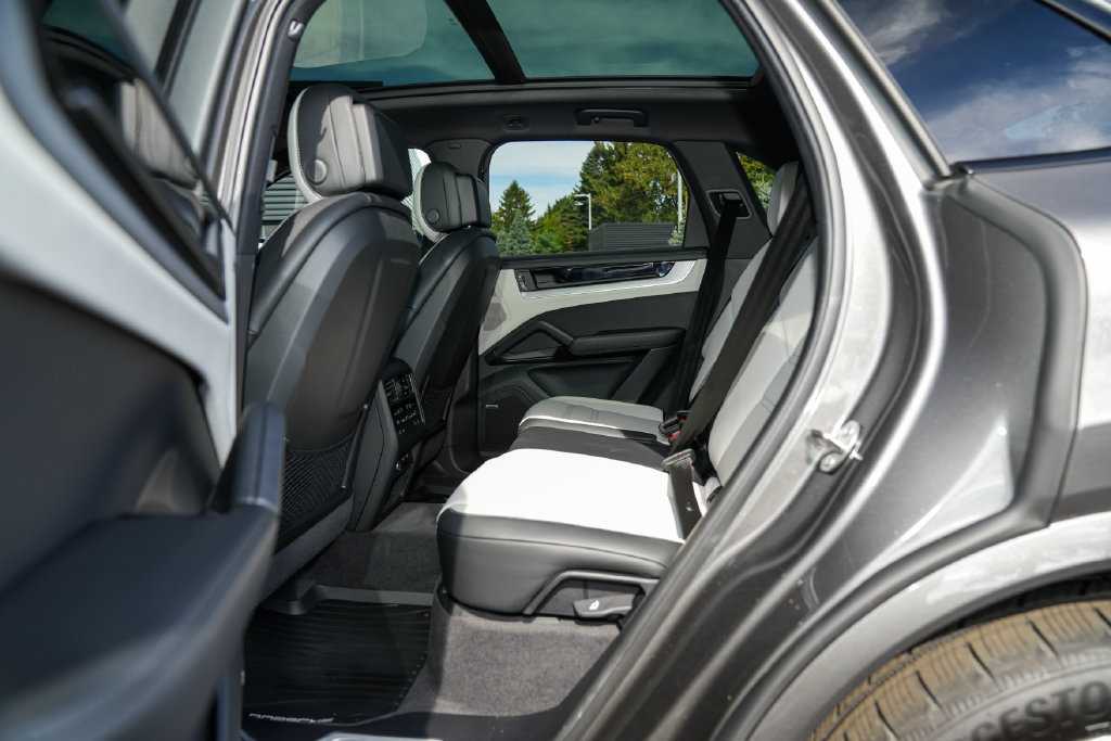 Certified 2026 Porsche Cayenne AWD/4WD image 28