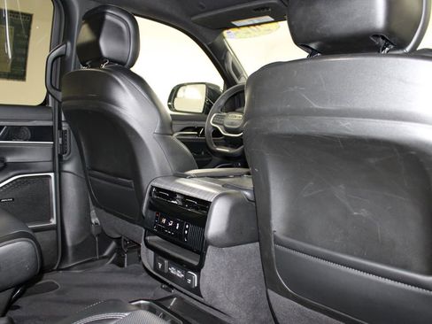 Used 2024 Jeep Wagoneer Series III image 36