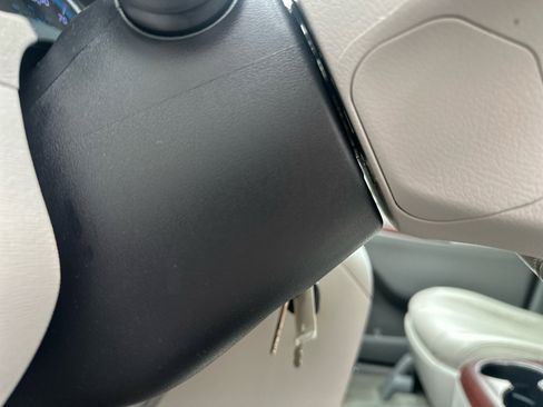 Used 2014 Toyota Sienna XLE image 39