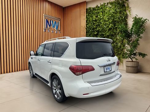 Used 2014 INFINITI QX80 4WD w/ Deluxe Touring Package image 32