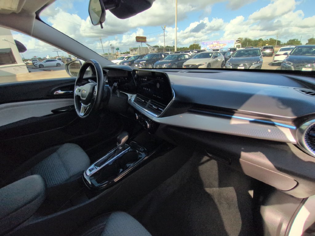 Used 2025 Chevrolet Trax LT w/ LT Convenience Package FWD image 31