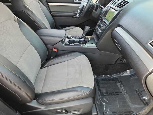 Used 2017 Ford Explorer XLT w/ Equipment Group 202A image 21