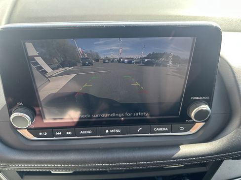 Used 2025 Nissan Rogue SV image 16