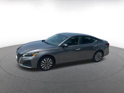 Used 2025 Nissan Altima 2.5 SV FWD image 6