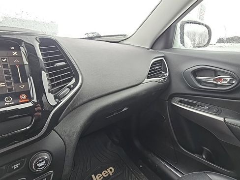 Used 2019 Jeep Cherokee Limited image 24