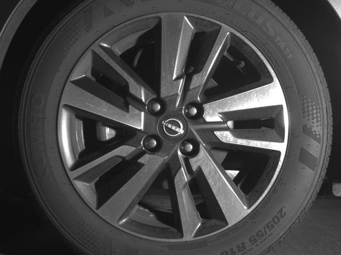 Used 2025 Nissan Versa SV image 12