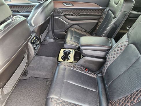 Used 2021 Jeep Grand Cherokee L Summit w/ Luxury Tech Group V AWD/4WD image 40