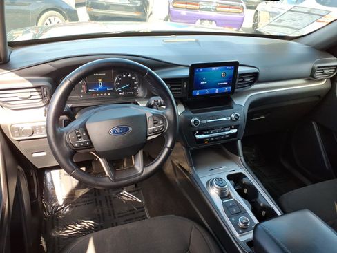 Used 2020 Ford Explorer XLT w/ Class III Trailer Tow Package image 5