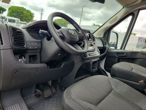 Used 2025 RAM ProMaster 2500 w/ U-Haul Equipment Group FWD image 9