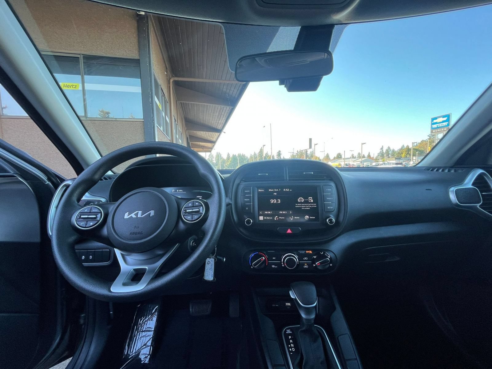 Used 2025 Kia Soul LX w/ LX Technology Package FWD image 32