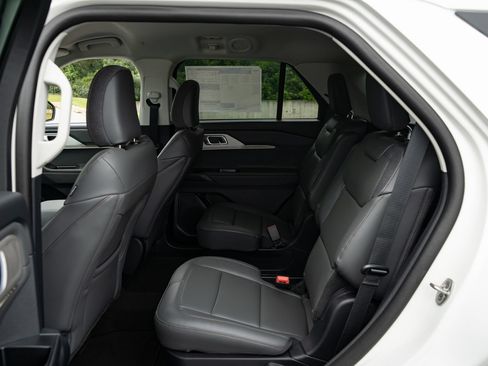 New 2026 Ford Explorer Active w/ Active Comfort Package RWD image 18