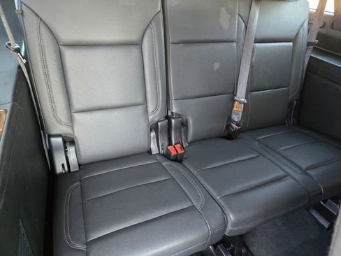 Used 2024 Chevrolet Suburban LT image 14