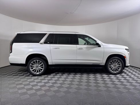Used 2022 Cadillac Escalade ESV Premium Luxury image 12